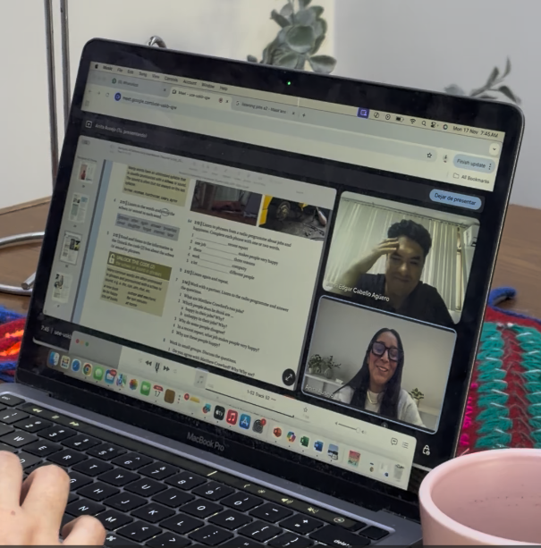 Alumnos de Speaking First en clases de inglés grupales online